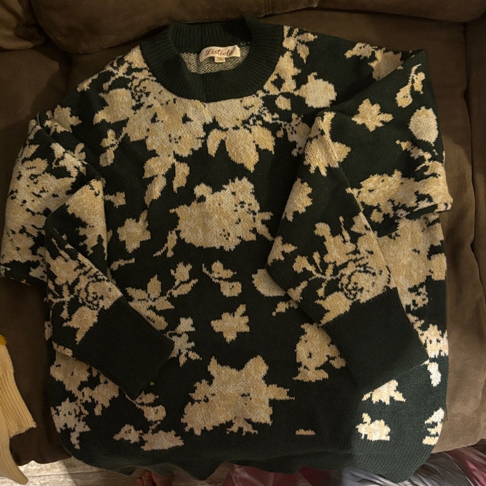 Listicle Green and Cream Floral Crewneck Sweater